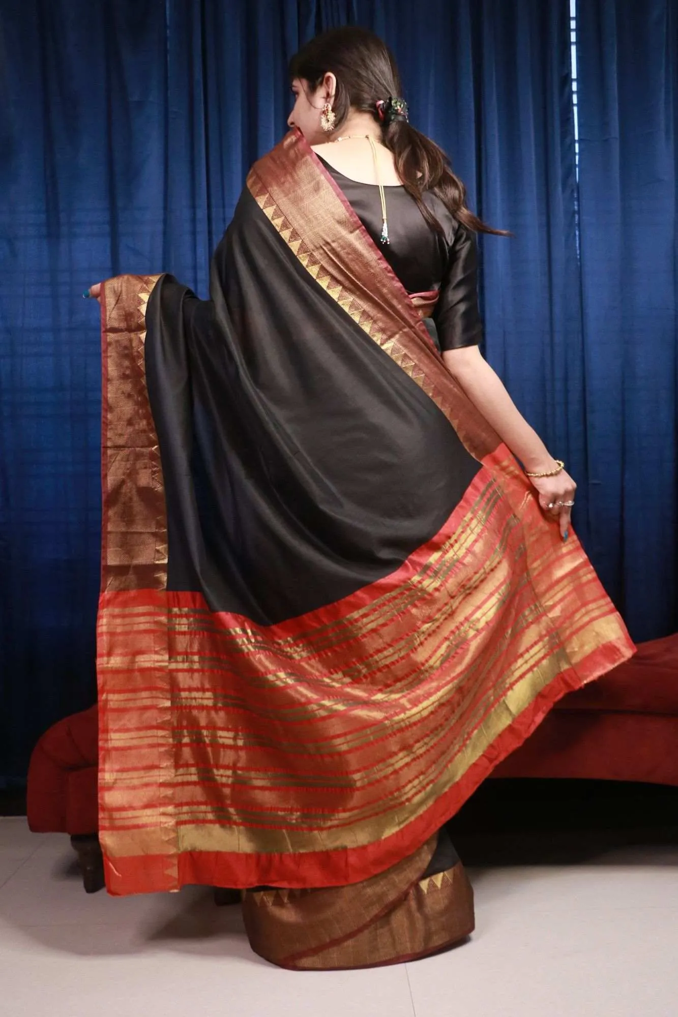 Black Maheshwari Cotton With Zari Woven Border Wrap in 1 minute saree