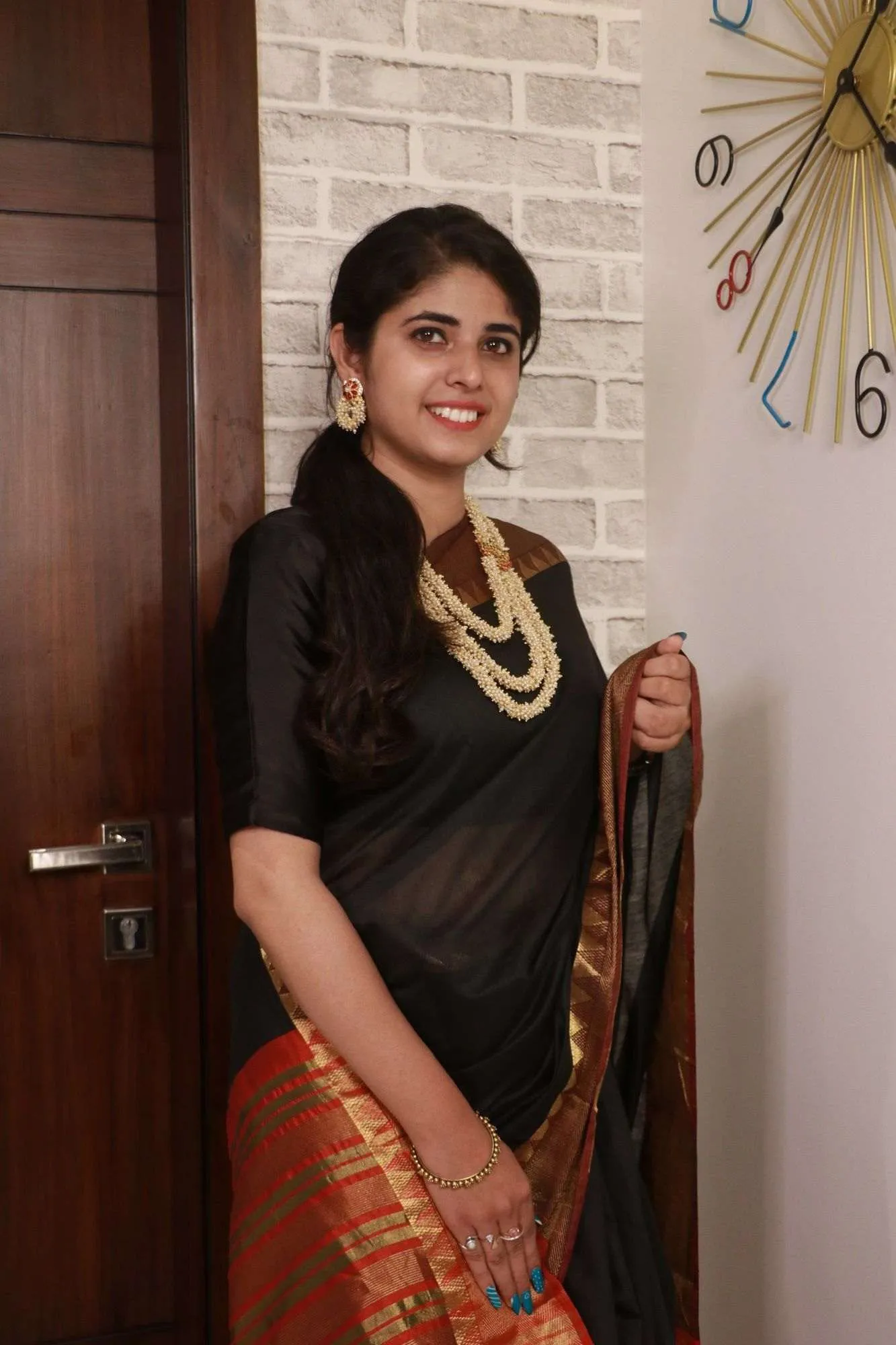 Black Maheshwari Cotton With Zari Woven Border Wrap in 1 minute saree