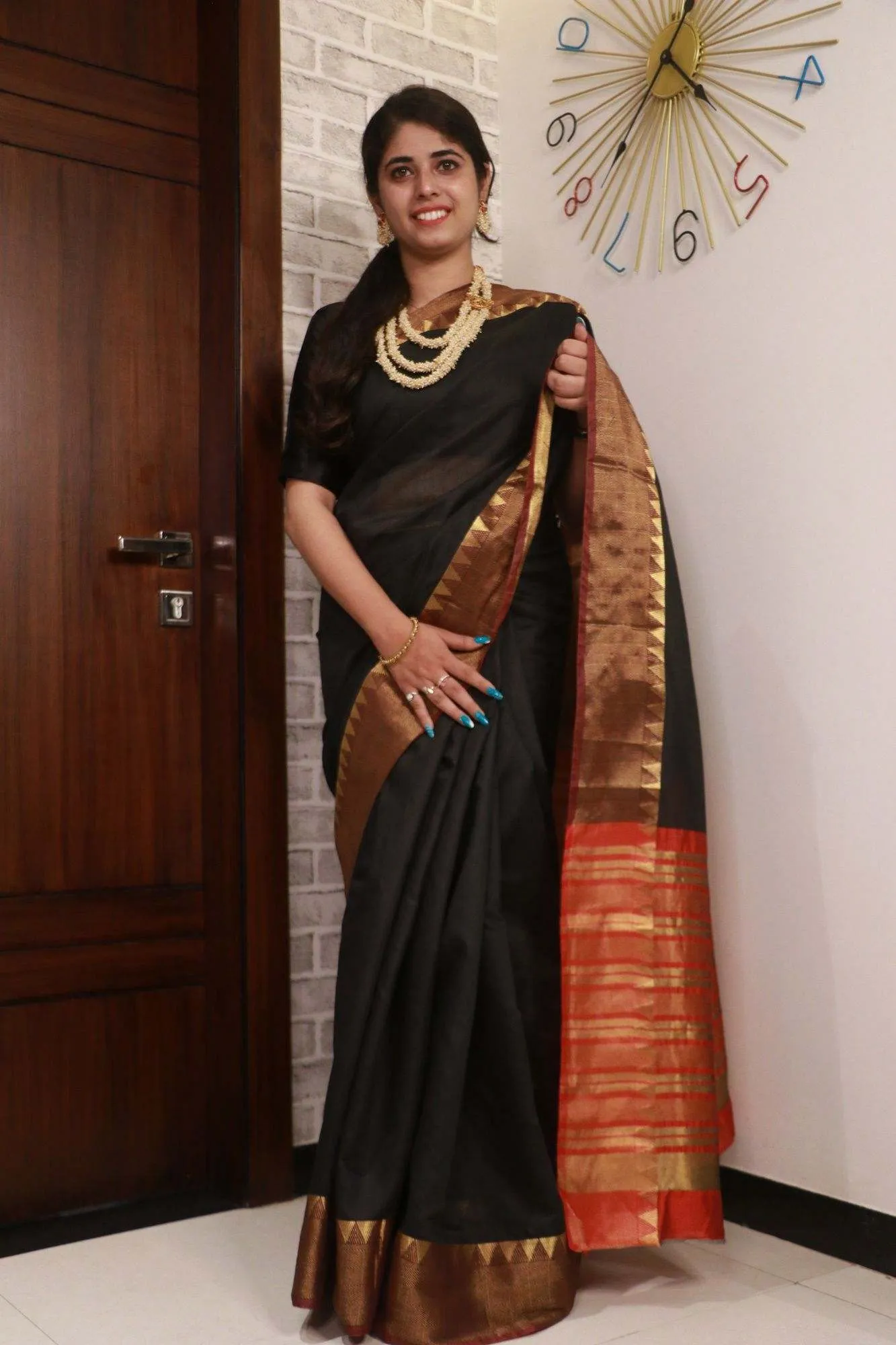 Black Maheshwari Cotton With Zari Woven Border Wrap in 1 minute saree