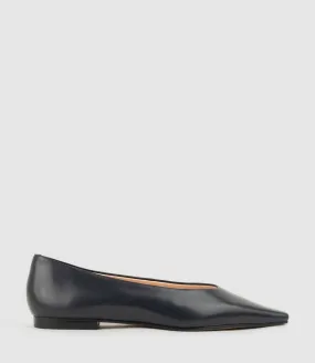 ENNIS Chiselled Skimmer Pump in Navy Calf
