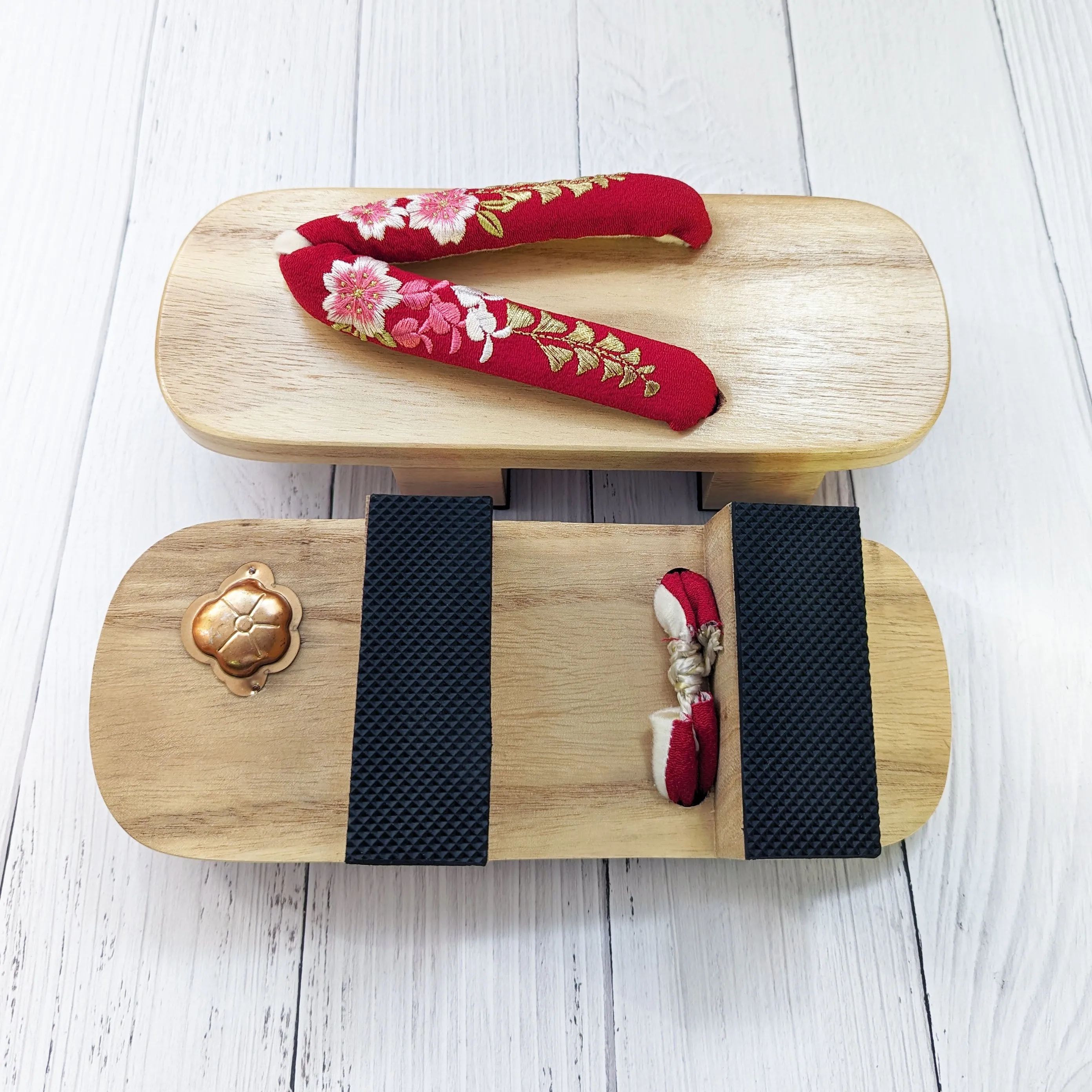 Geta Sandals - Cherry Blossom Embroidery Red (25.5 cm)