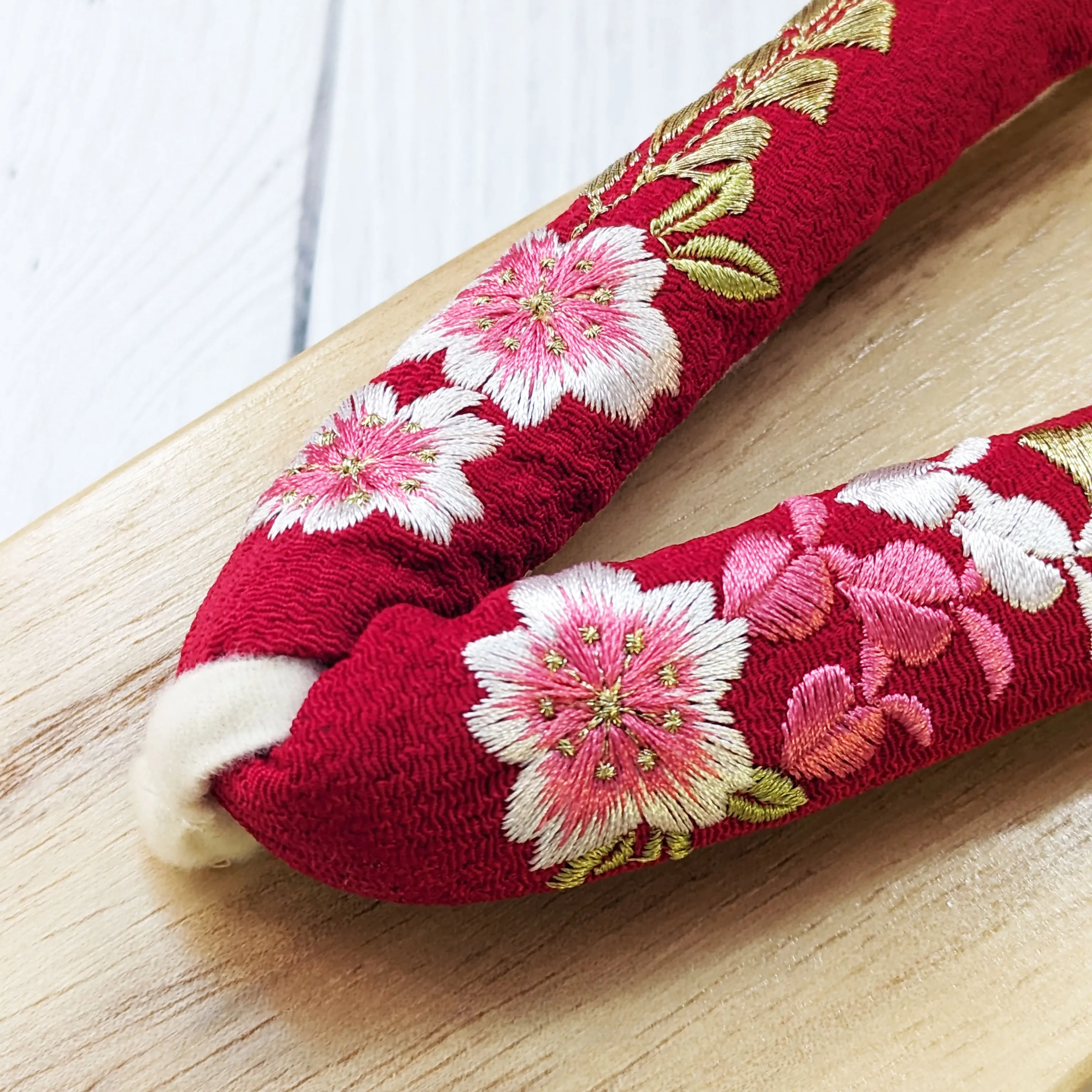 Geta Sandals - Cherry Blossom Embroidery Red (25.5 cm)