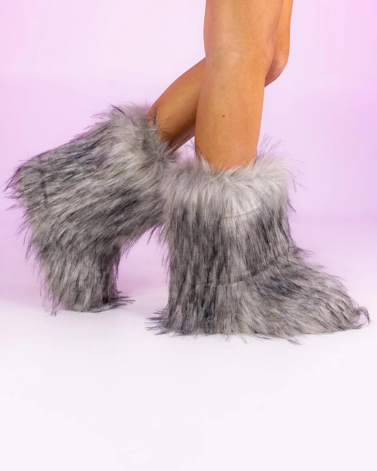 Women's Gray Boots With The Fur